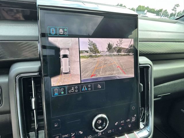 Used 2025 GMC Yukon AT4 w/ AT4 Premium Package AWD/4WD image 15