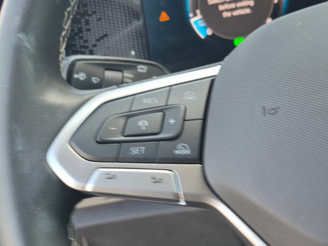 Used 2025 Volkswagen Tiguan SE FWD image 14