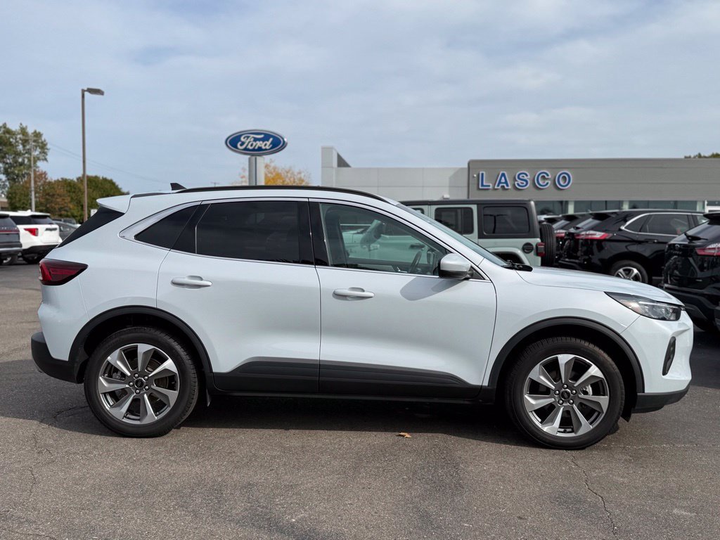 Certified 2025 Ford Escape Platinum AWD/4WD image 76