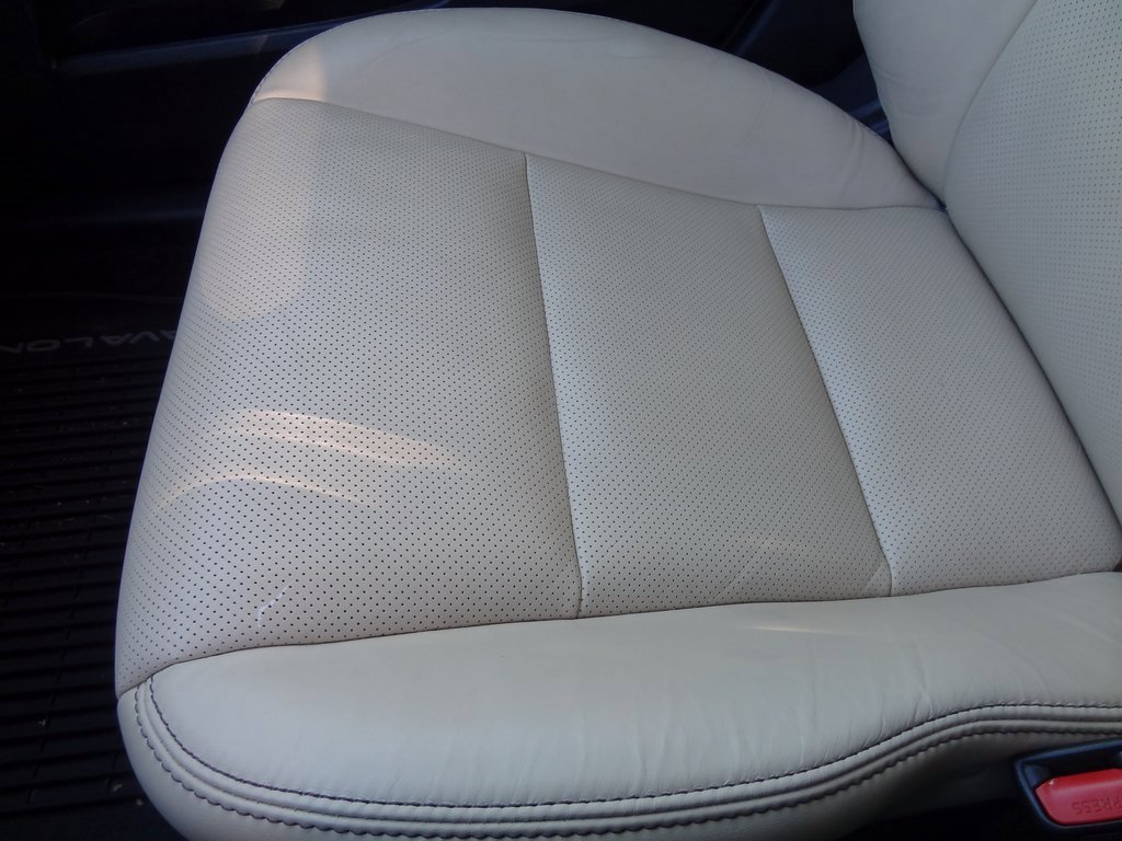 Used 2018 Toyota Avalon Limited image 13