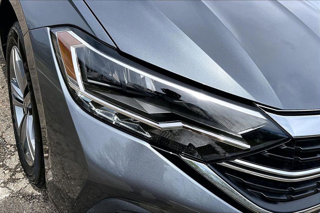 Used 2024 Volkswagen Jetta SE FWD image 29