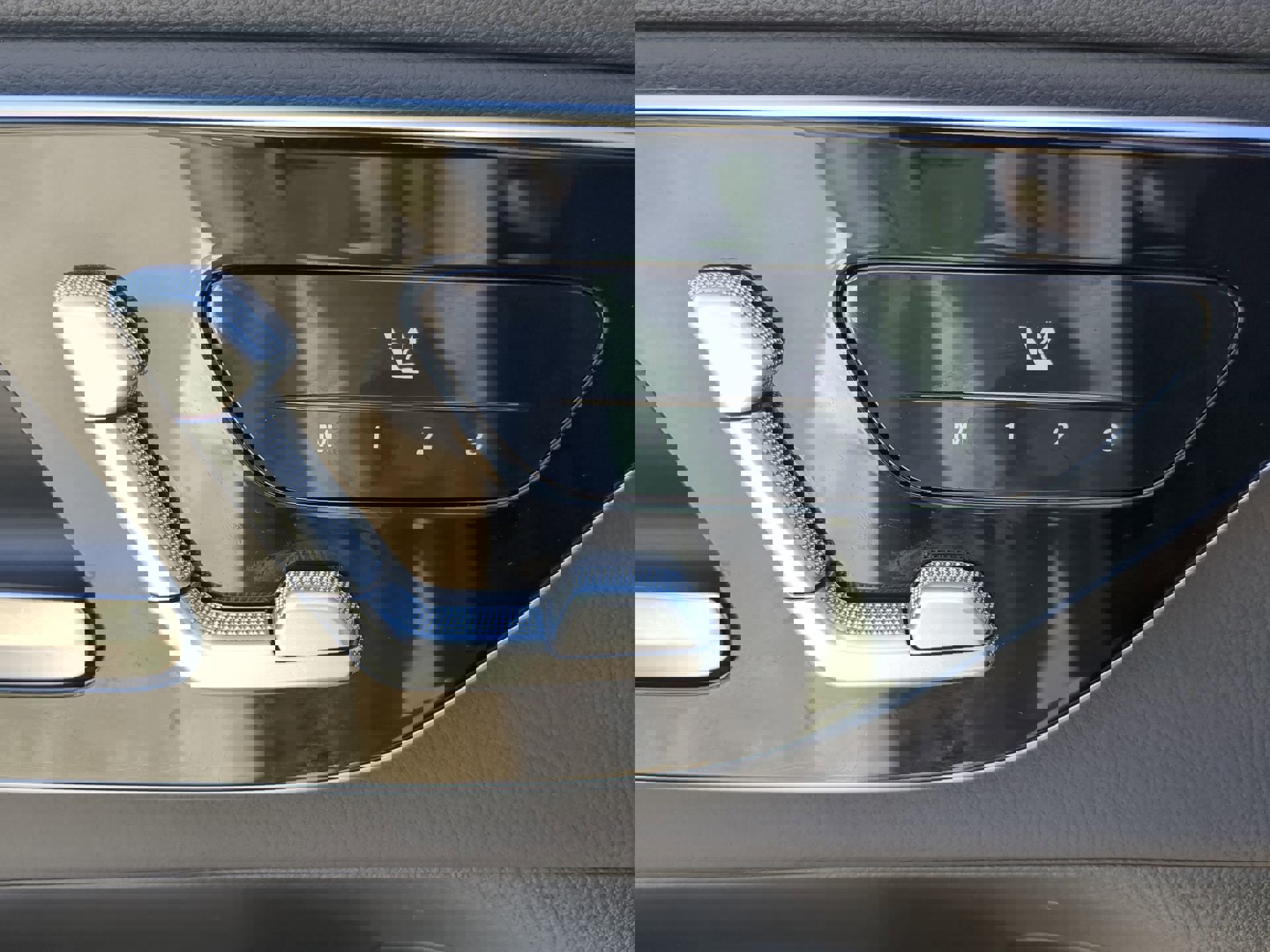 Used 2025 Mercedes-Benz GLC 350e 4MATIC image 43