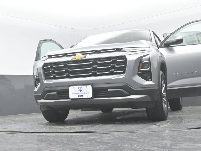 Used 2025 Chevrolet Equinox LT AWD/4WD image 32