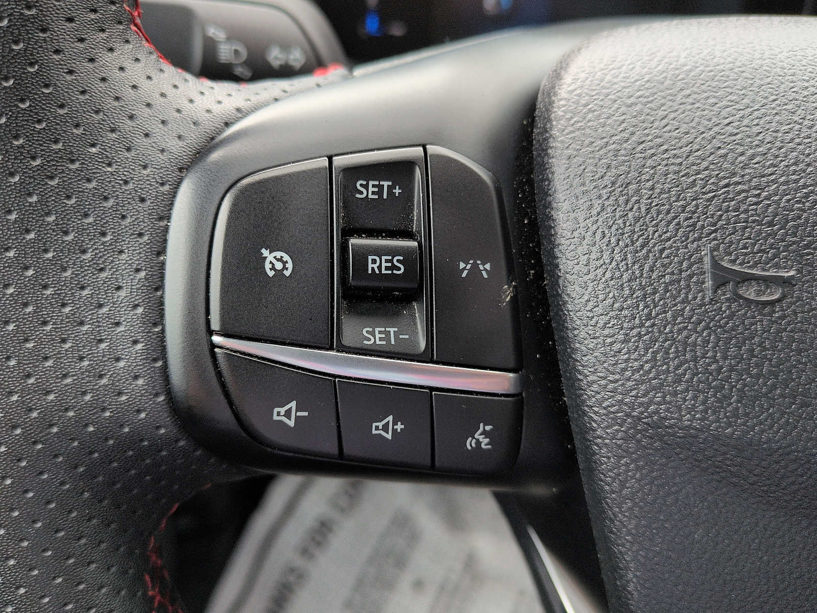 Certified 2025 Ford Escape ST-Line Select AWD/4WD image 16
