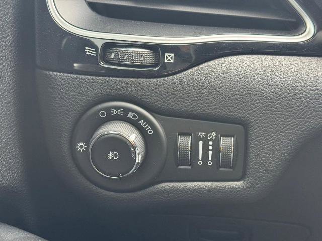 Used 2020 Jeep Cherokee Latitude Plus FWD image 19