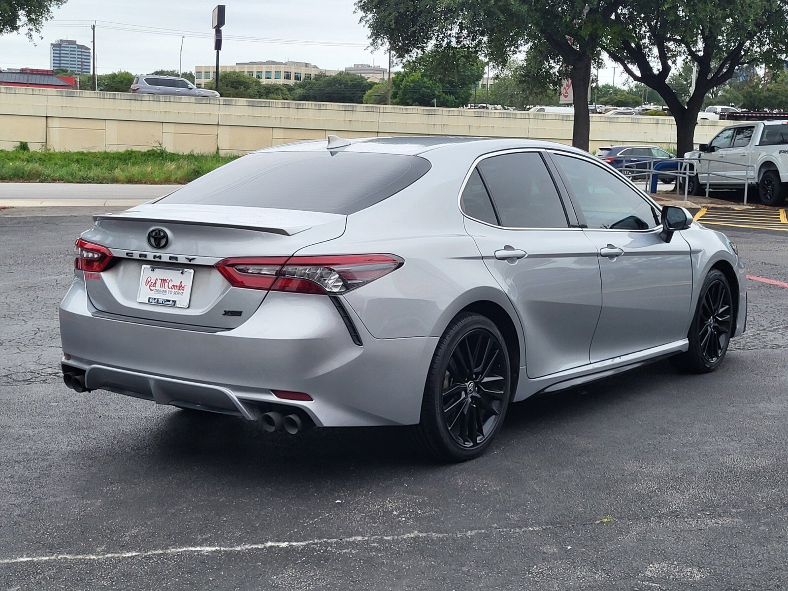 Used 2022 Toyota Camry XSE FWD image 6