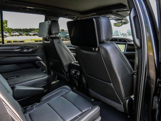 Used 2024 GMC Yukon Denali w/ Advanced Technology Package AWD/4WD image 25