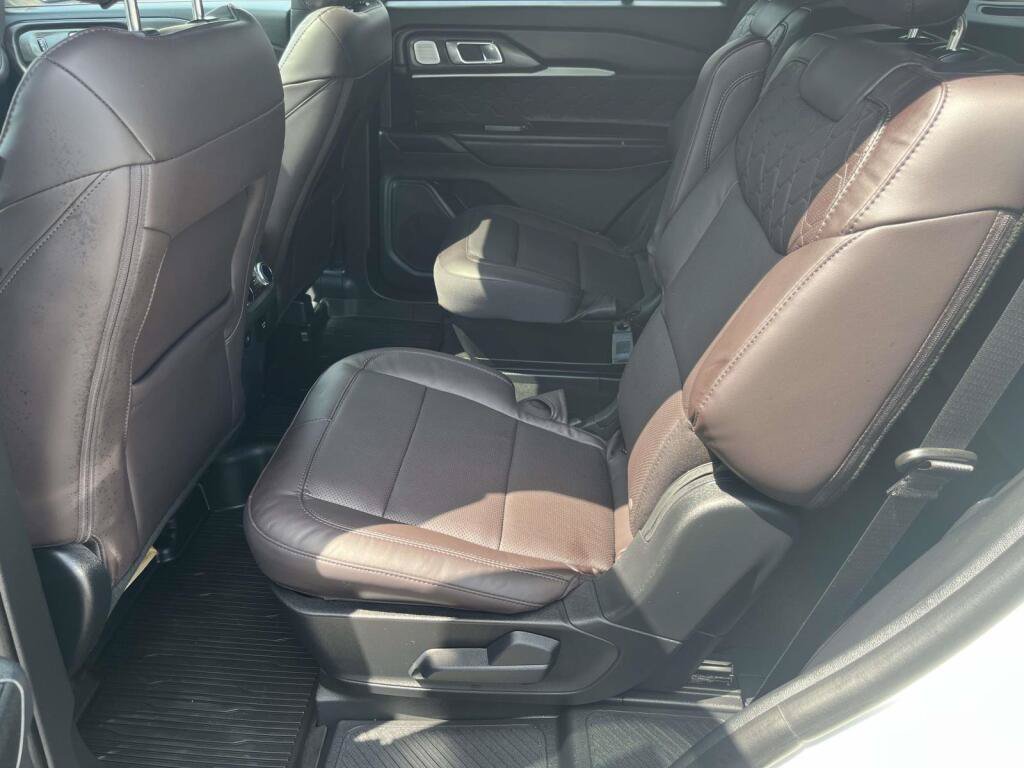 Certified 2025 Ford Explorer Platinum w/ LUX Leather Package AWD/4WD image 19