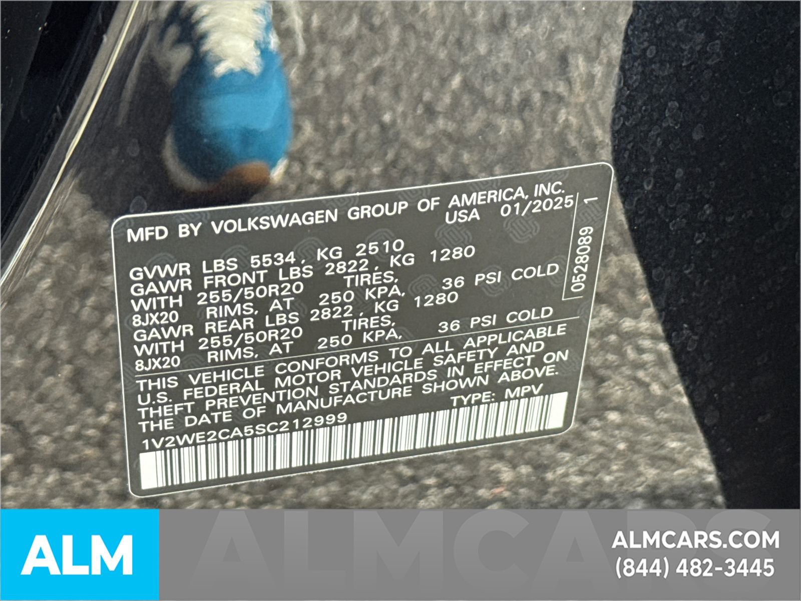 Used 2025 Volkswagen Atlas Cross Sport SE image 36