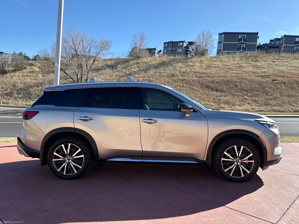Used 2025 INFINITI QX60 Sensory w/ Vision Package image 9