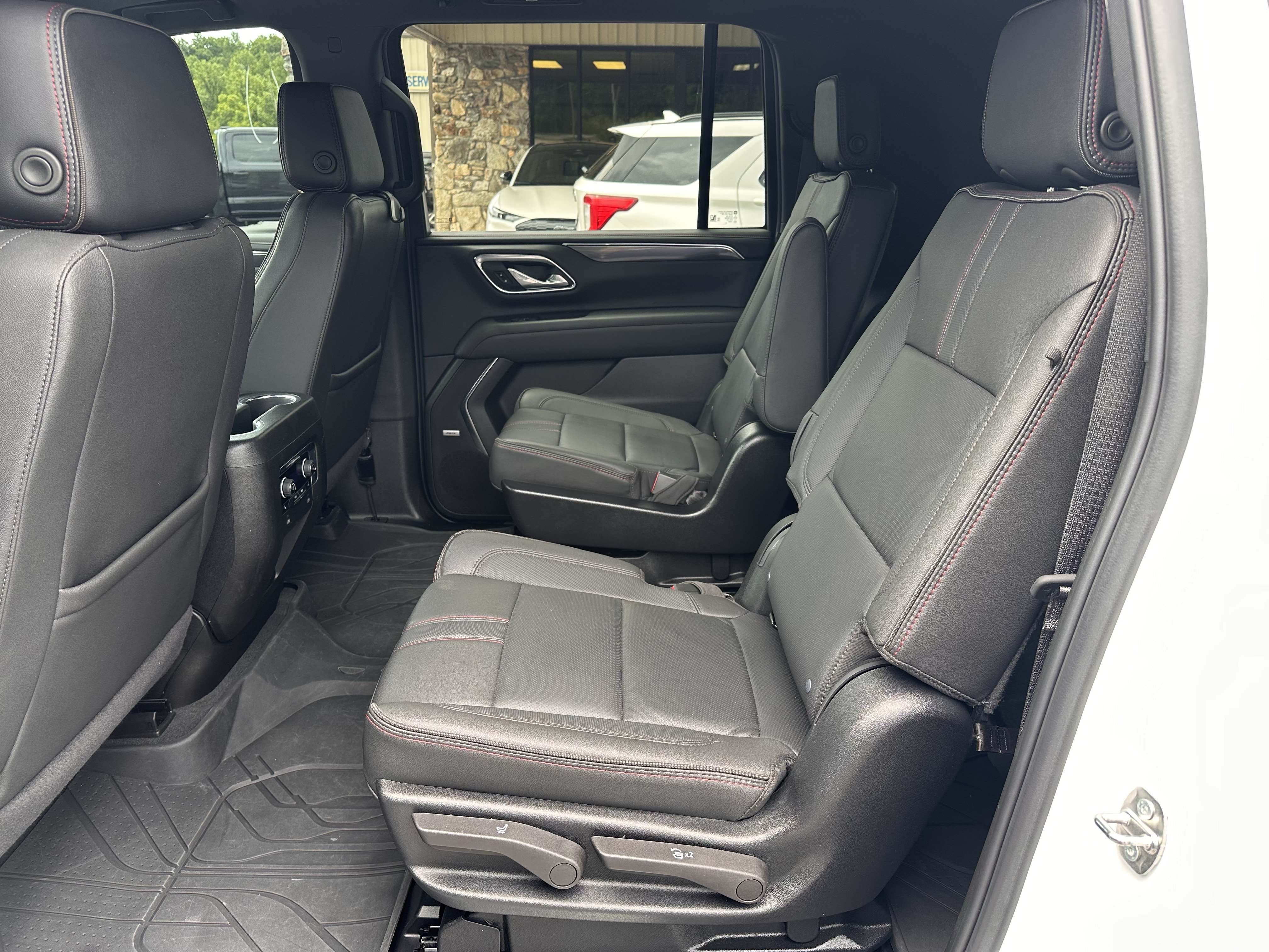 Used 2024 Chevrolet Suburban RST w/ Luxury Package AWD/4WD image 12