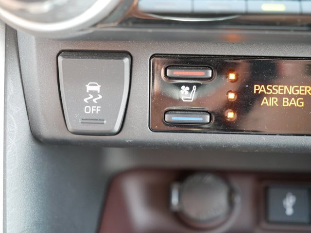 Used 2022 Toyota RAV4 Limited AWD/4WD image 27