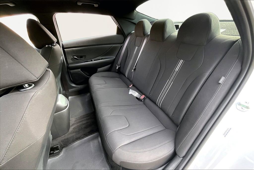 Used 2025 Hyundai Elantra SEL FWD image 25