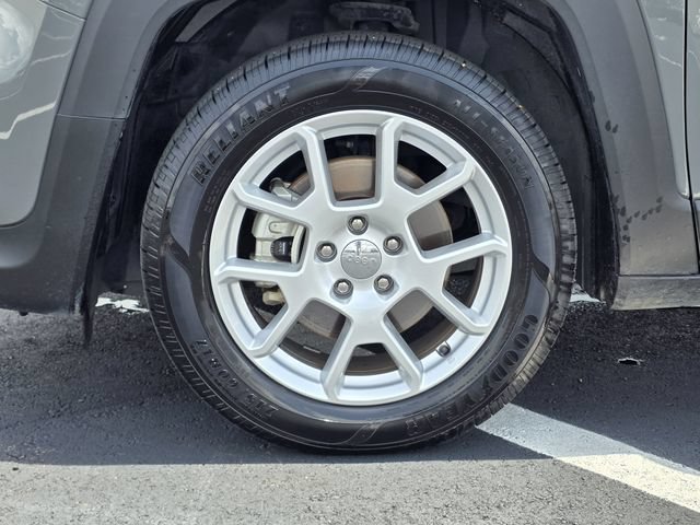 Used 2021 Jeep Renegade Latitude FWD image 29