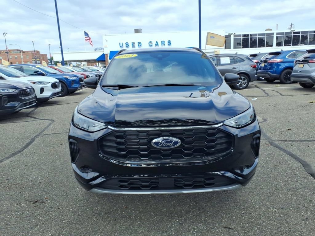 Certified 2023 Ford Escape ST-Line w/ Tech Pack #1 AWD/4WD image 3