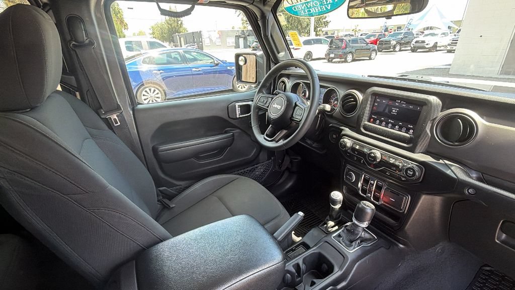 Used 2023 Jeep Gladiator Sport AWD/4WD image 27