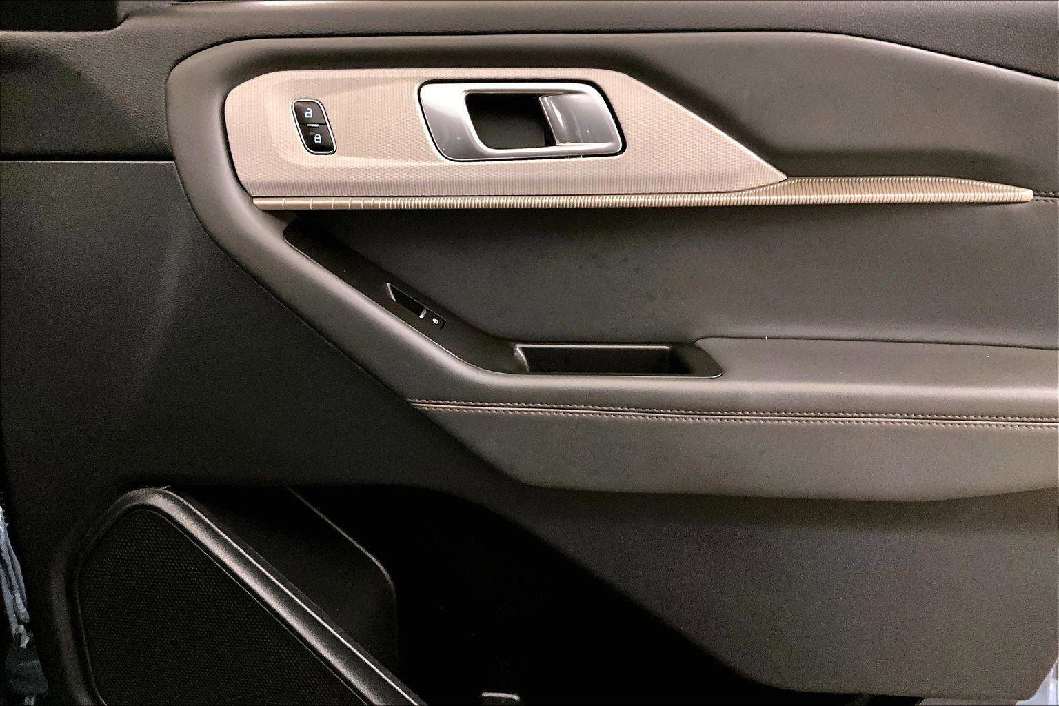 Certified 2025 Ford Explorer Active image 23