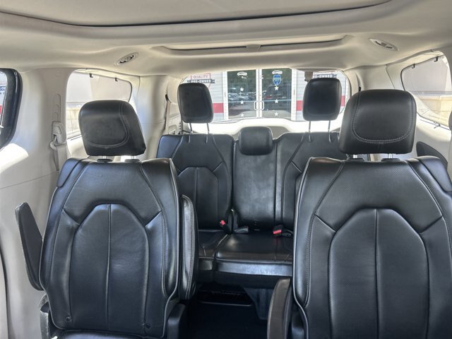 Used 2020 Chrysler Pacifica Limited w/ Advanced Safetytec Group FWD image 18