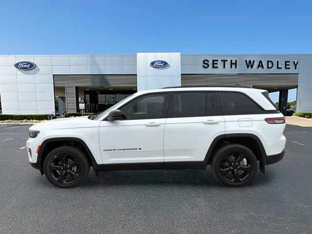 Used 2023 Jeep Grand Cherokee Altitude image 4