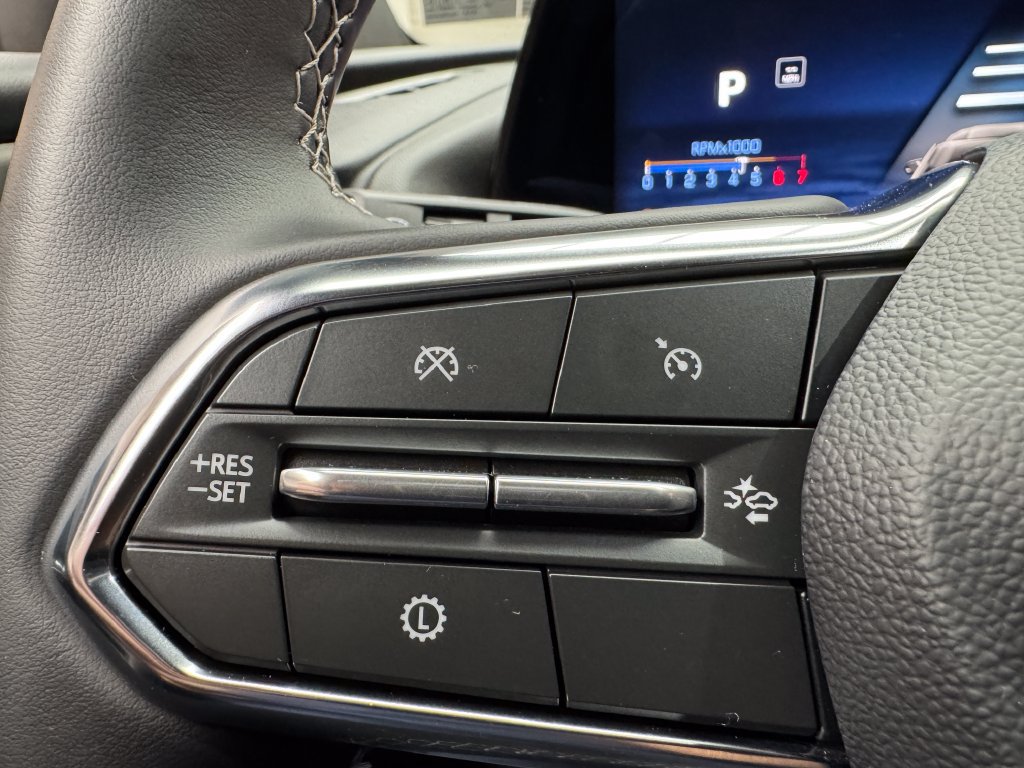 Used 2026 Chevrolet Traverse LT FWD image 16
