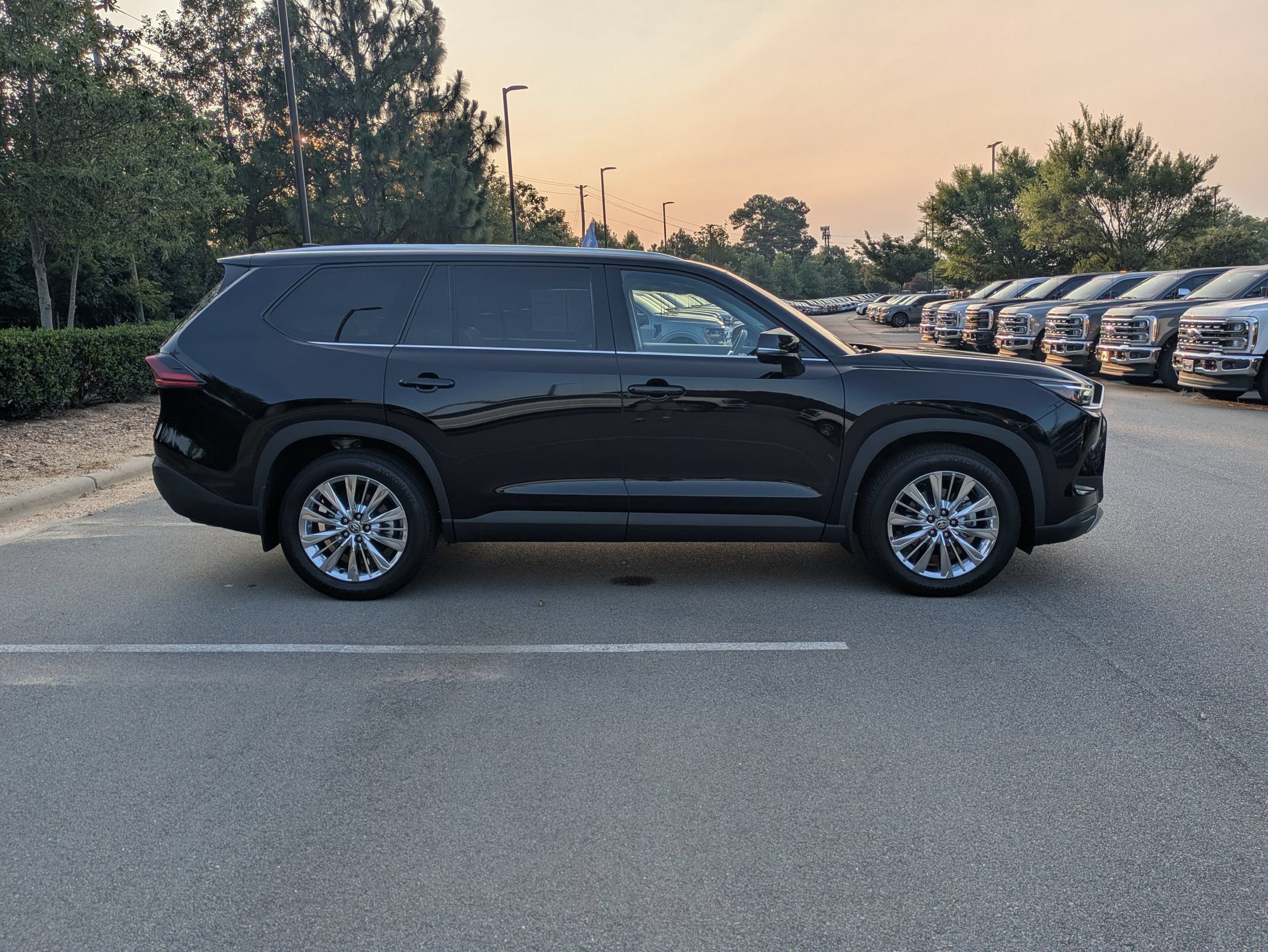 Used 2025 Toyota Grand Highlander AWD image 3