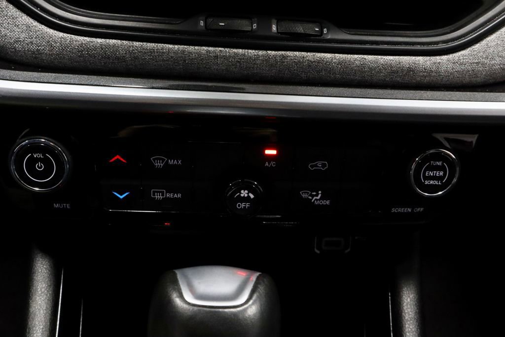 Used 2025 Jeep Compass Latitude image 29