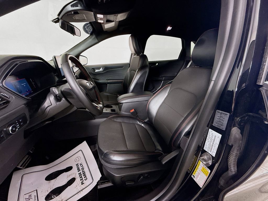 Certified 2023 Ford Escape ST-Line Select w/ Tech Pack #1 AWD/4WD image 2