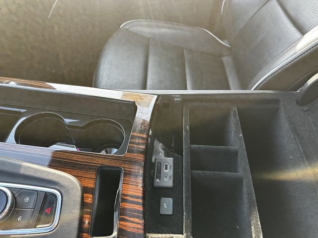 Used 2022 Cadillac Escalade Premium Luxury image 27