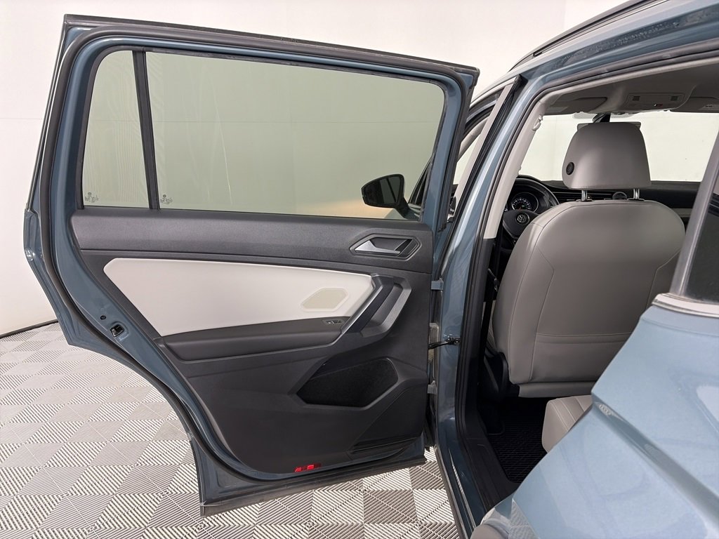 Used 2021 Volkswagen Tiguan SE image 12