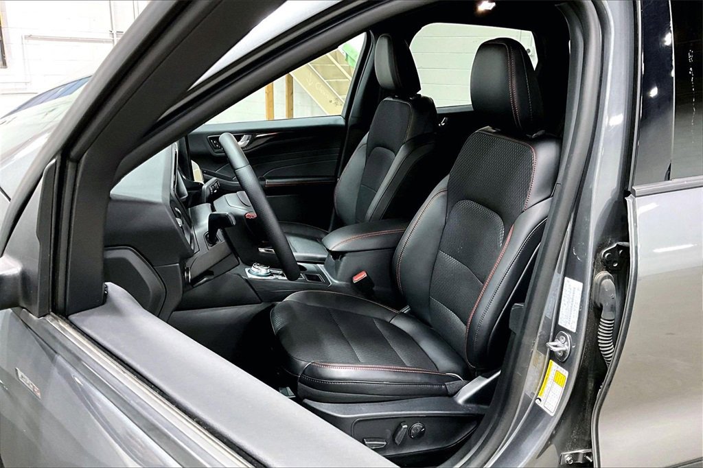 Certified 2025 Ford Escape ST-Line Select w/ Tech Pack #1 image 24
