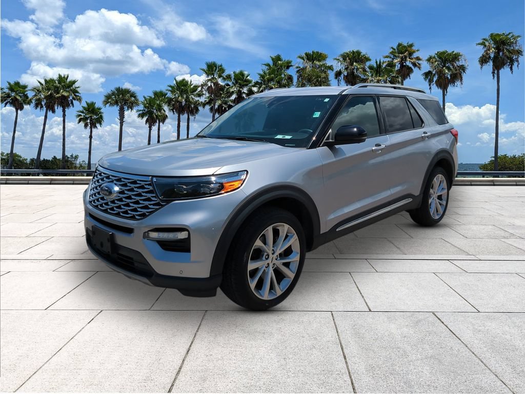 Certified 2022 Ford Explorer Platinum w/ Equipment Group 601A AWD/4WD image 3