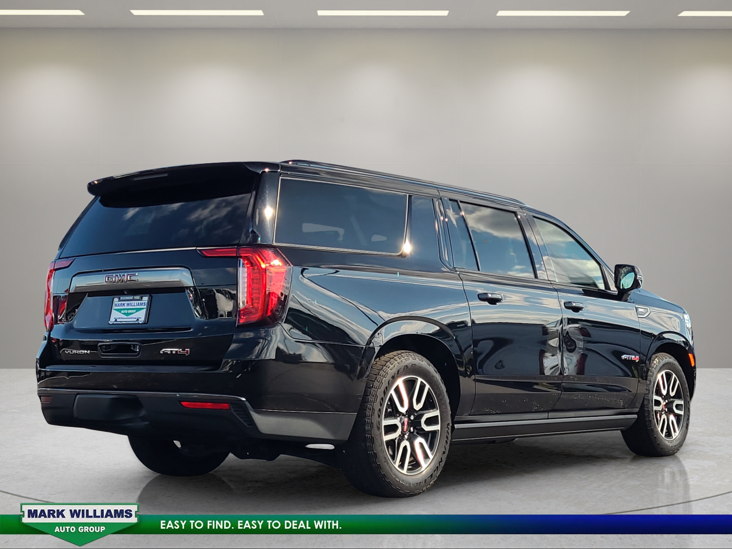 Used 2021 GMC Yukon XL AT4 w/ AT4 Premium Plus Package AWD/4WD image 4