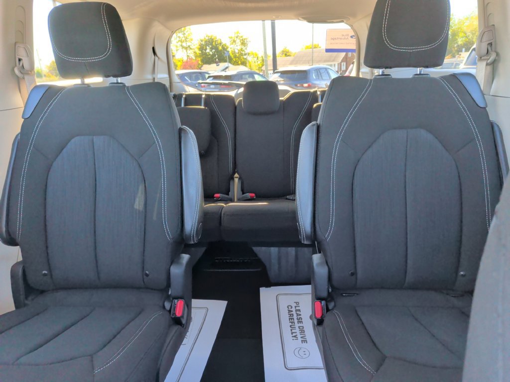Used 2023 Chrysler Voyager LX FWD image 12