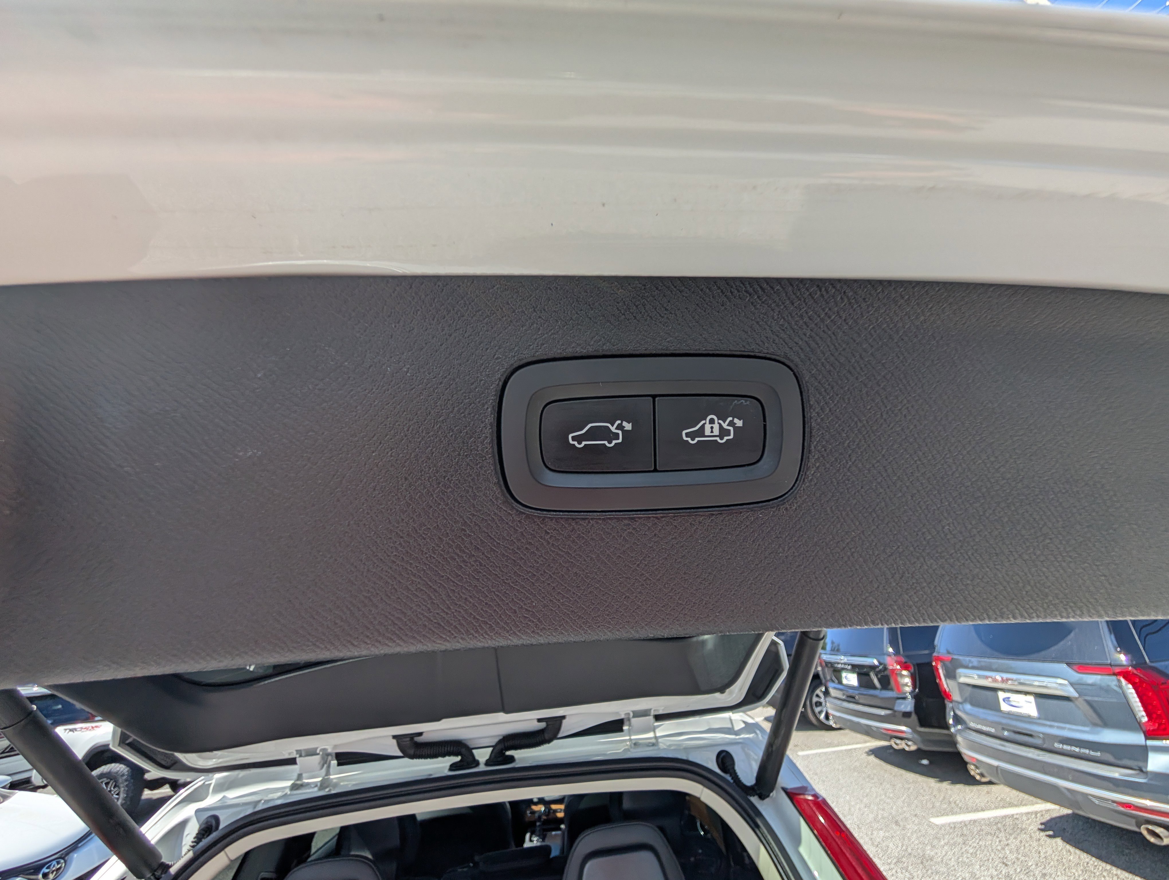 Used 2021 Volvo XC90 T6 Momentum w/ Advanced Package image 15