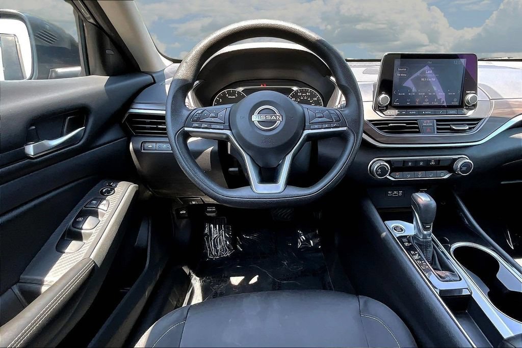 Used 2024 Nissan Altima 2.5 SV FWD image 10