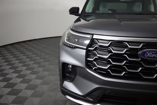 Certified 2025 Ford Explorer Platinum w/ Ultimate Package AWD/4WD image 17