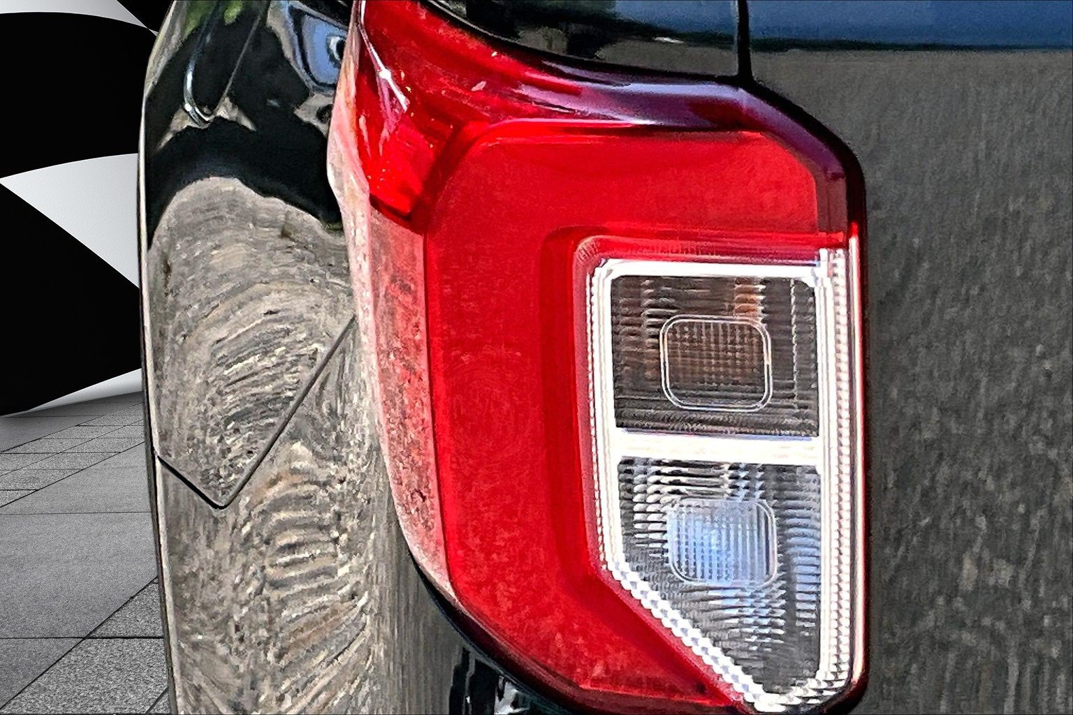 Certified 2022 Ford Explorer Limited w/ Equipment Group 301A AWD/4WD image 30