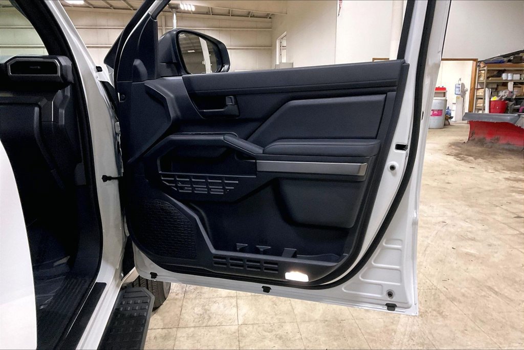 Used 2025 Toyota 4Runner SR5 AWD/4WD image 22