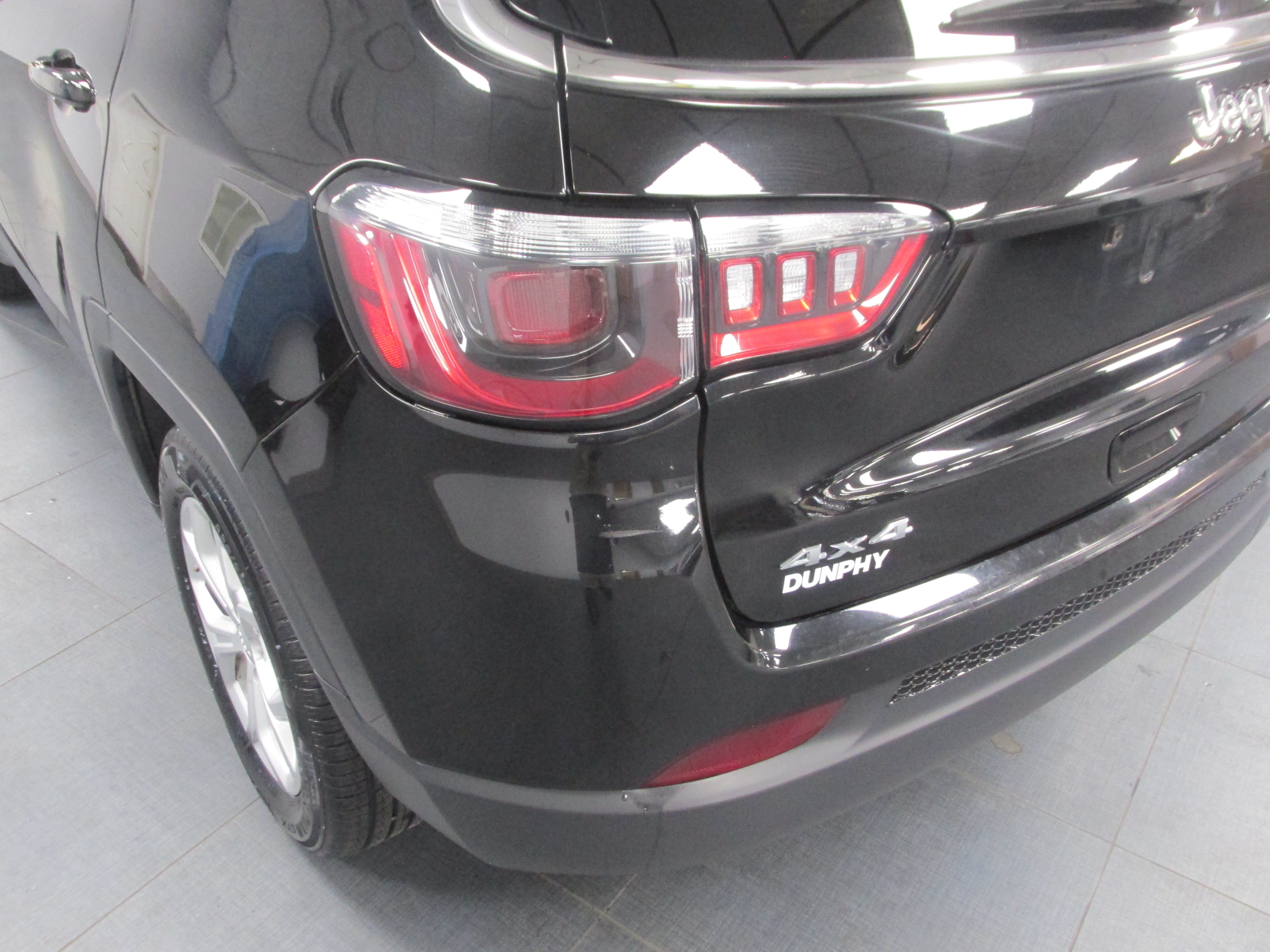 Used 2024 Jeep Compass Latitude AWD/4WD image 12