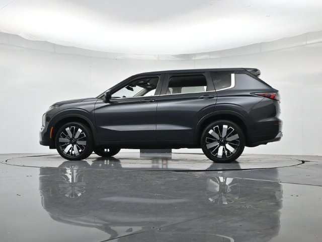 Used 2025 Mitsubishi Outlander SE FWD image 40