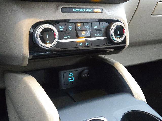 Certified 2022 Ford Escape SE w/ SE Sport Appearance Package image 23