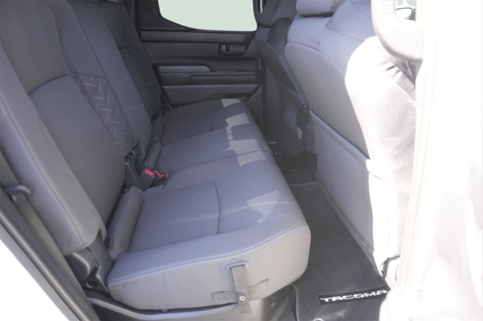 Used 2025 Toyota Tacoma SR5 AWD/4WD image 15