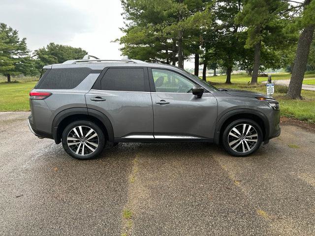Used 2025 Nissan Pathfinder Platinum w/ Cargo Package AWD/4WD image 9
