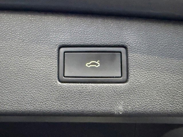 Used 2024 Volkswagen Tiguan SE w/ Panoramic Sunroof Package image 41