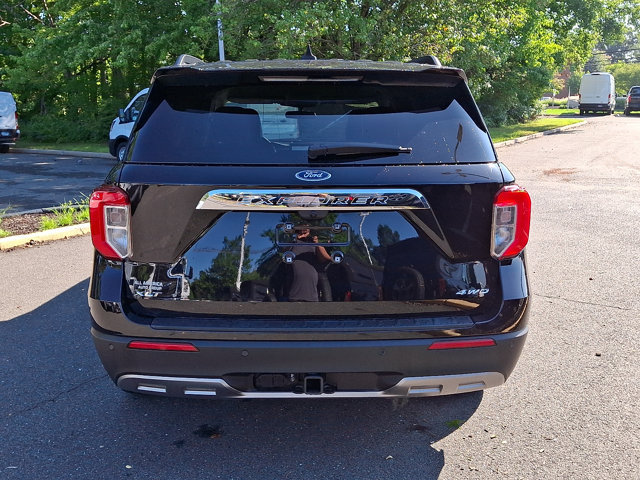 Certified 2023 Ford Explorer XLT w/ Equipment Group 202A AWD/4WD image 9