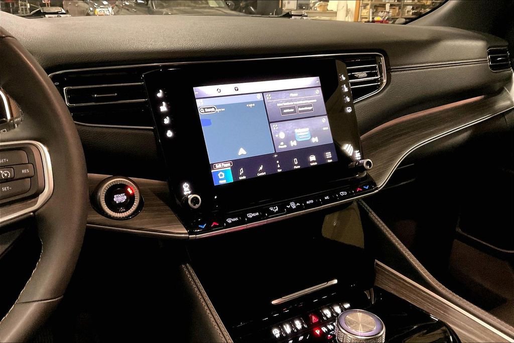 Used 2024 Jeep Wagoneer Series II w/ Flexible Seating Group image 8