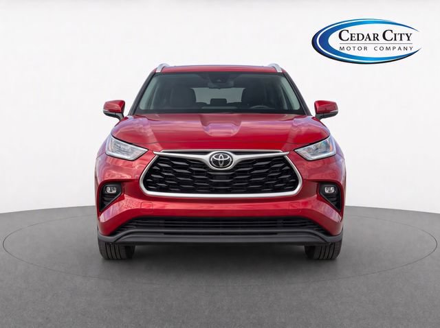 Used 2020 Toyota Highlander XLE AWD/4WD image 5