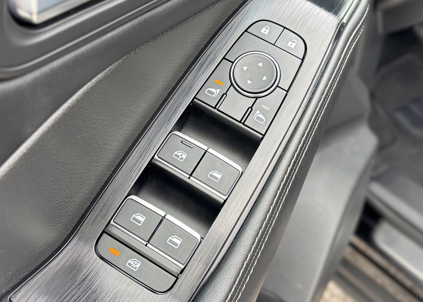 Used 2023 Nissan Rogue SL w/ SL Premium Package image 30