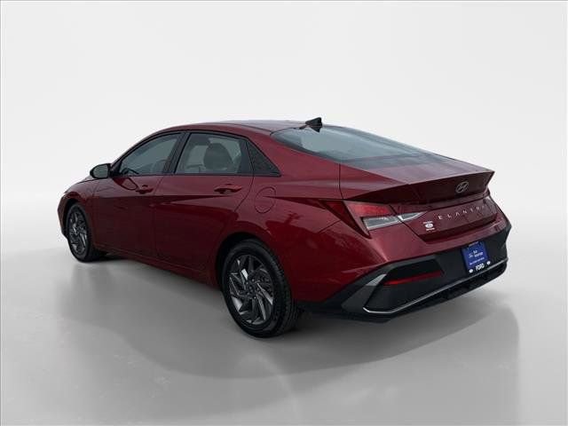 Used 2024 Hyundai Elantra SEL image 5