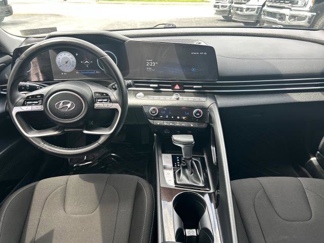 Used 2023 Hyundai Elantra SEL w/ Convenience Package FWD image 6
